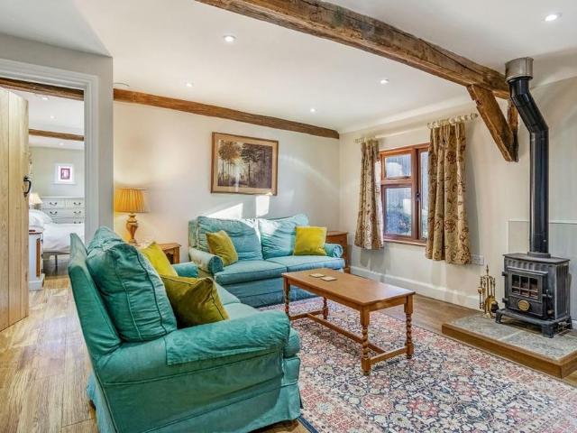2 bedroom cottage to rent