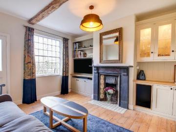 2 bedroom cottage to rent