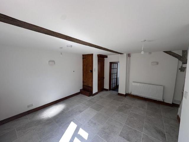 2 bedroom cottage to rent