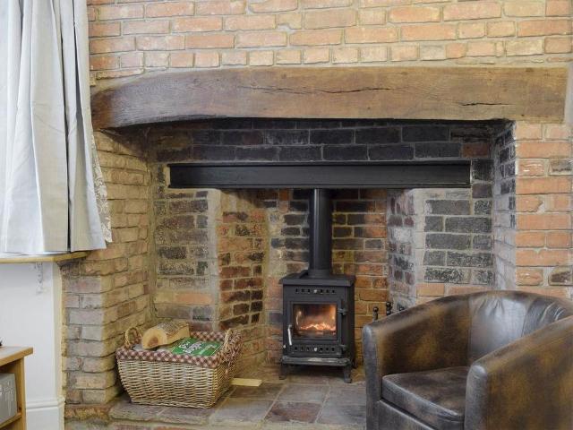 2 bedroom cottage to rent