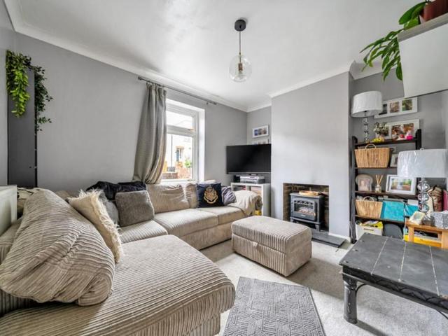 2 bedroom cottage to rent