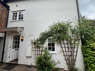 2 bedroom cottage to rent