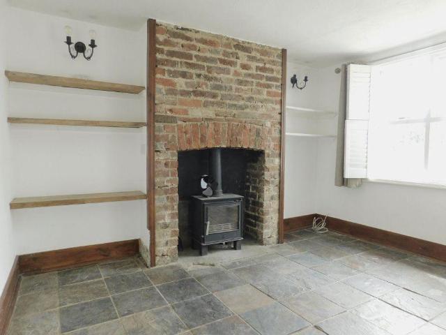 2 bedroom cottage to rent
