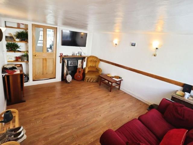 2 bedroom cottage to rent