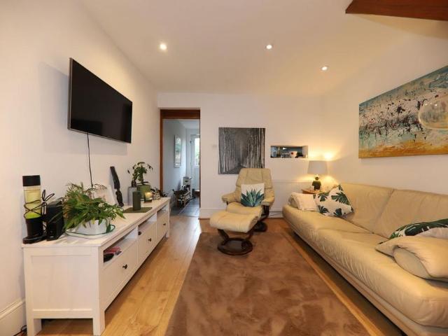 2 bedroom cottage to rent