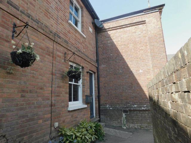 2 bedroom cottage to rent