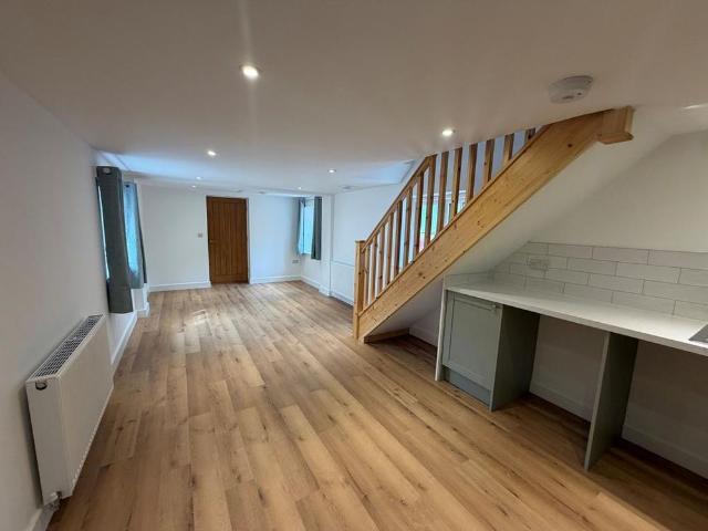 2 bedroom cottage to rent