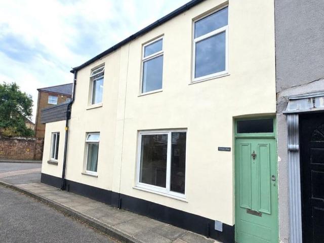 2 bedroom cottage to rent