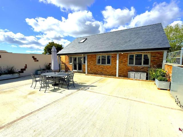 2 bedroom cottage to rent