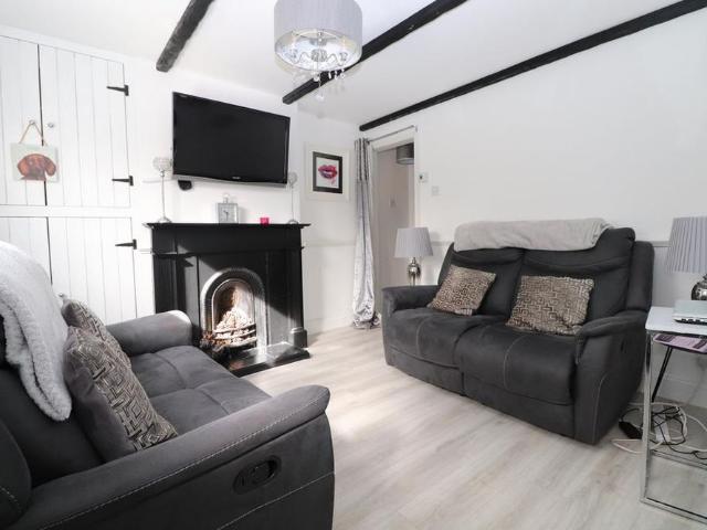 2 bedroom cottage to rent