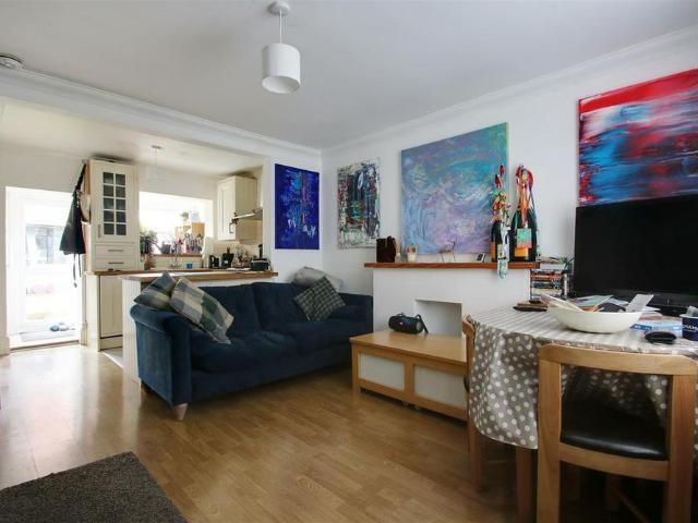 2 bedroom cottage to rent