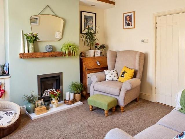2 bedroom cottage to rent