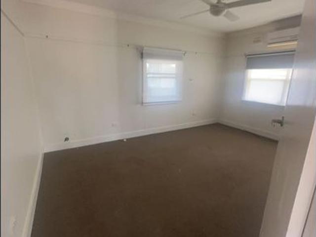 2 Bedroom Cottage Close to Town