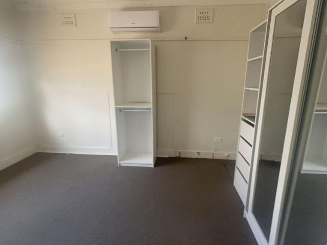 2 Bedroom Cottage Close to Town