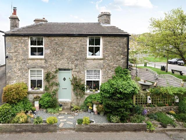2 bedroom cottage for sale