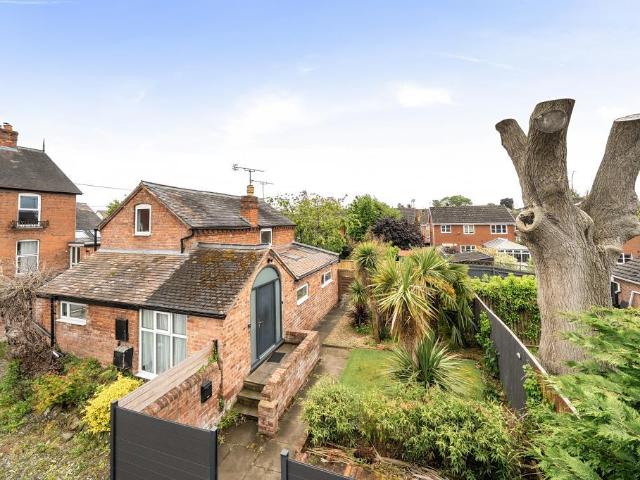 2 bedroom detached house for sale