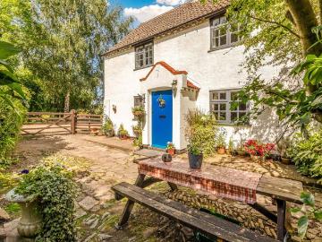 2 bedroom cottage for sale