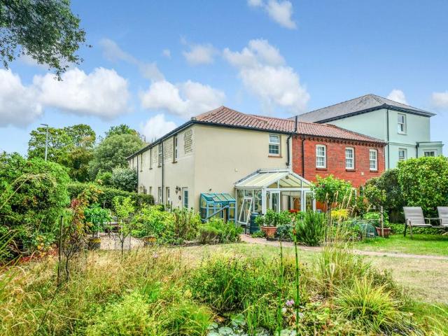 2 bedroom cottage for sale