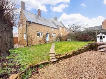 2 bedroom cottage for sale