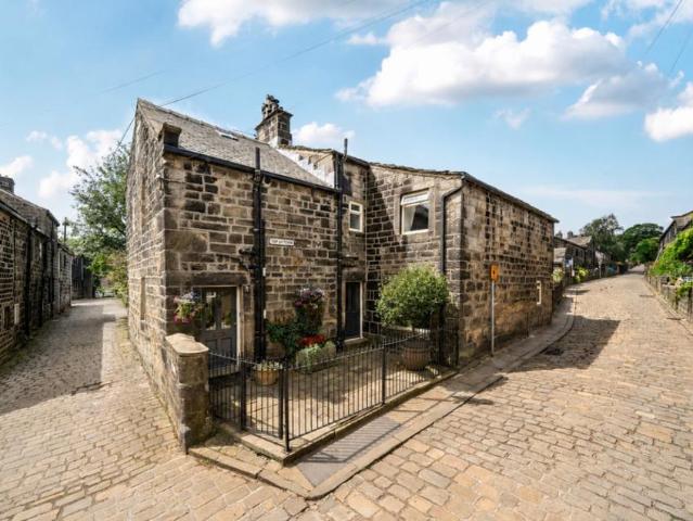 2 bedroom cottage for sale