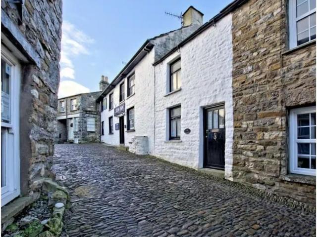 2 bedroom cottage for sale