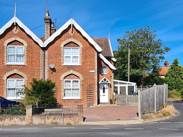2 bedroom cottage for sale