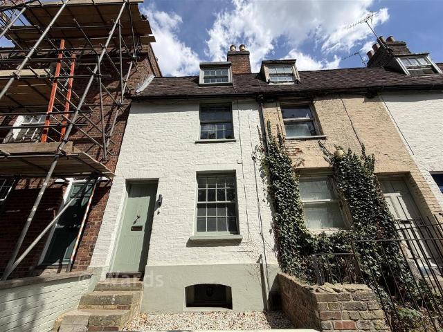 2 bedroom terraced house for sale