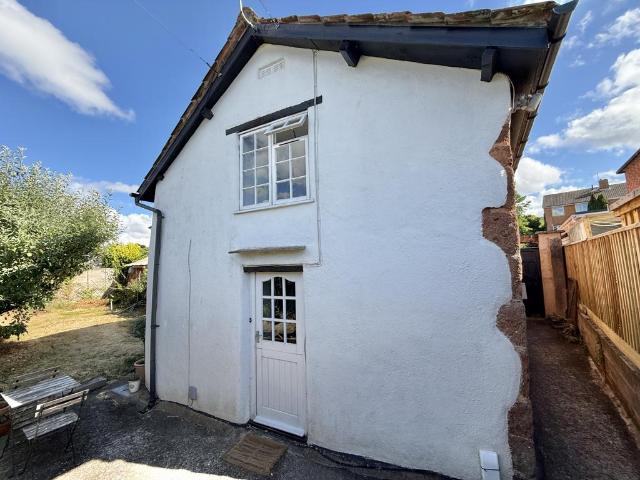 2 bedroom cottage for sale