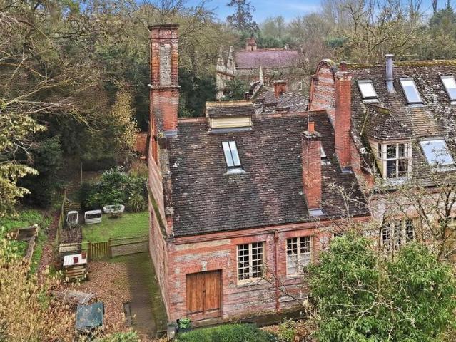 2 bedroom cottage for sale