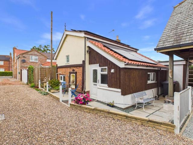 2 bedroom cottage for sale