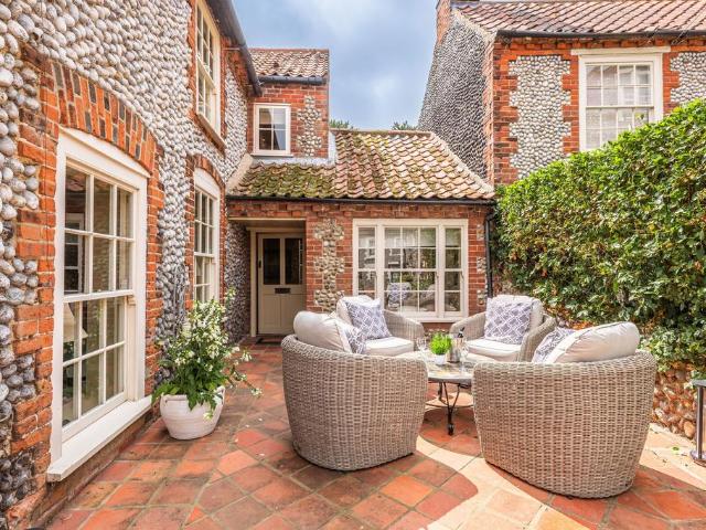 2 bedroom cottage for sale