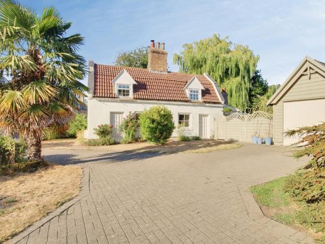 2 bedroom cottage for sale
