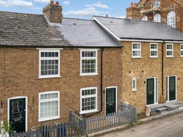 2 bedroom cottage for sale