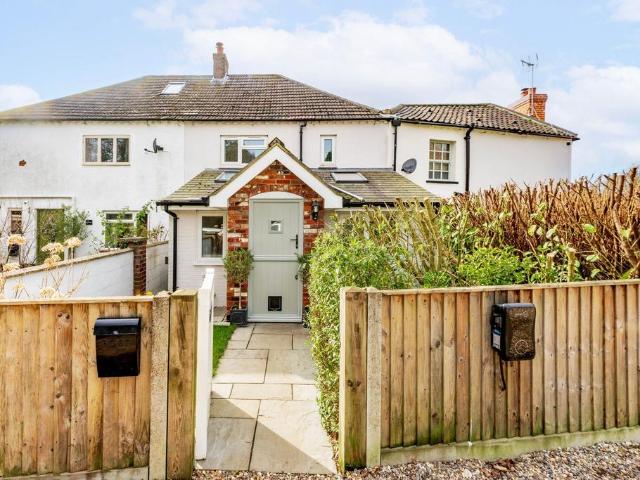 2 bedroom cottage for sale