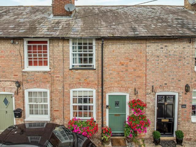 2 bedroom cottage for sale