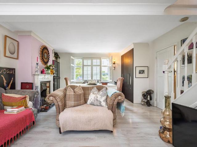 2 bedroom cottage for sale