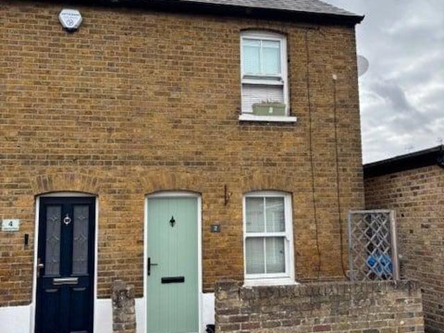2 bedroom cottage for sale