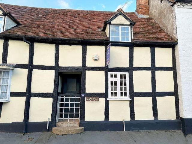 2 bedroom cottage for sale