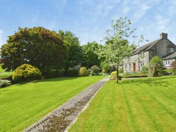 2 bedroom cottage for sale
