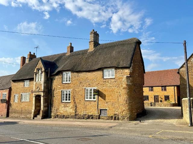 2 bedroom cottage for sale