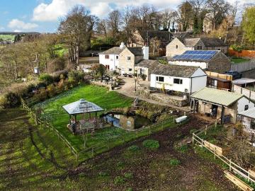 Whitley Lower, Whitley Dewsbury - Equipped kitchen