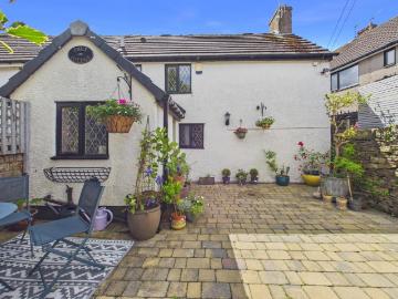 2 bedroom cottage for sale