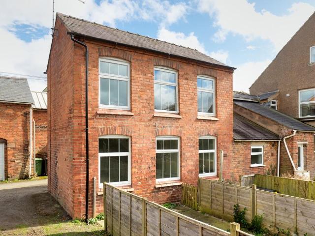 2 bedroom cottage for sale