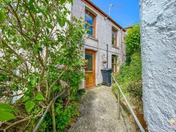 2 bedroom cottage for sale