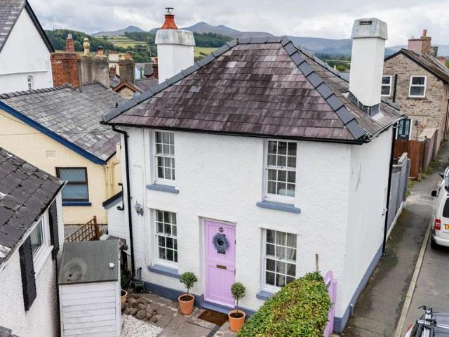 2 bedroom cottage for sale