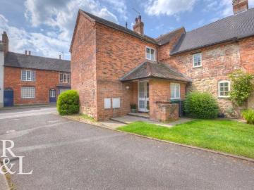 2 bedroom cottage for sale