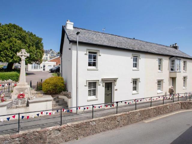 2 bedroom cottage for sale