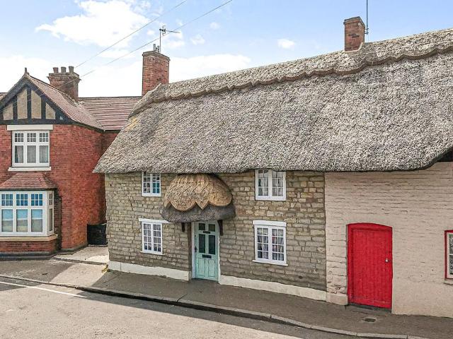 2 bedroom cottage for sale