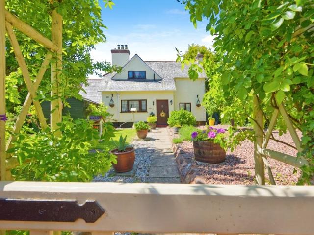 2 bedroom cottage for sale