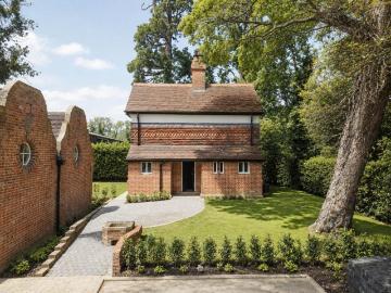 2 bedroom cottage for sale